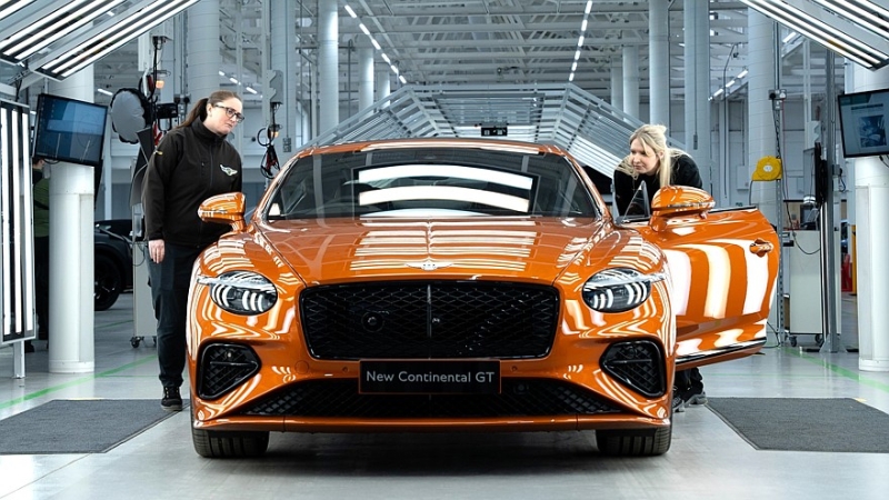 Первый электромобиль Bentley будет и последним: другие «электрички» отменены