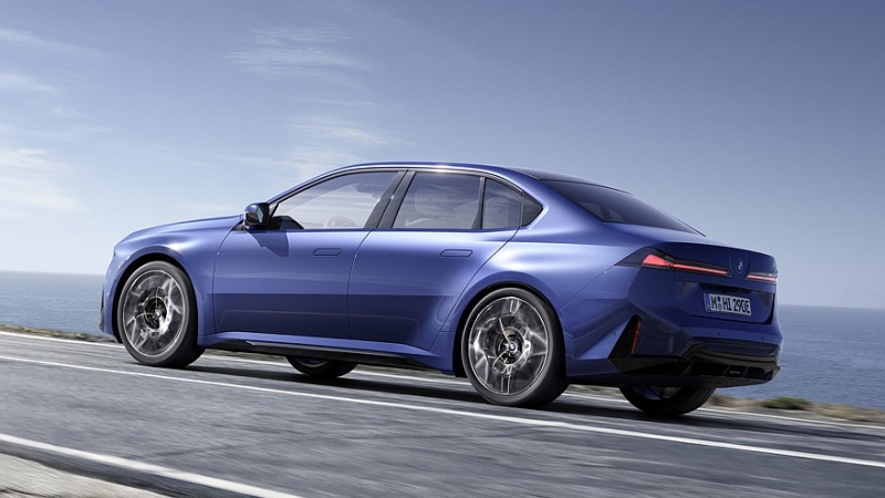 Рассекречен седан BMW i3: новый фирменный стиль, 469-сильная установка и запас хода в 900 км