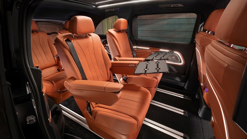 Роскошный минивэн Mercedes-Maybach VLS готовится к премьере