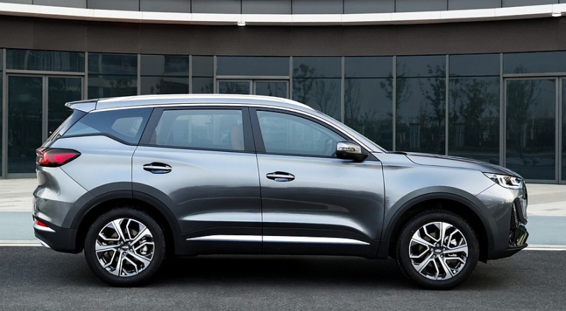 Chery Tiggo 7: рестайлинг самого доступного кроссовера и новая версия на базе Omoda C7