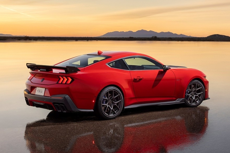 Ford Mustang Dark Horse SC готов к выходу на рынок: объявлены мощность и цена