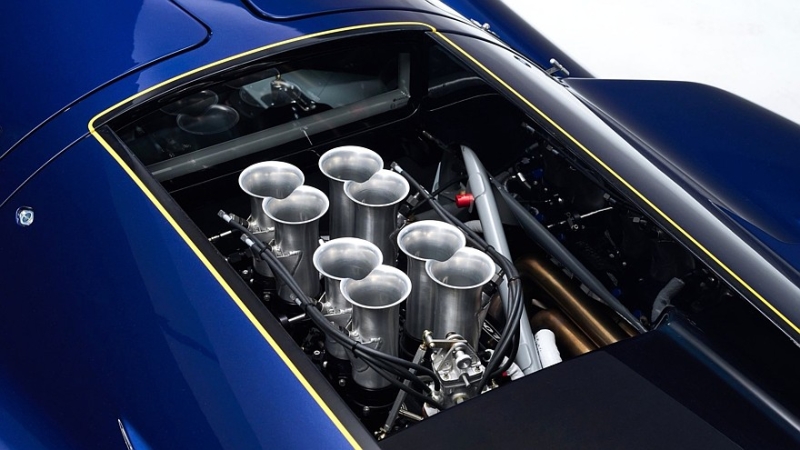 Гоночная легенда 1960-х Lola T70 возродилась в виде крутого заводского рестомода