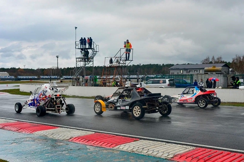 Холод и дождь: в Мячково прошло яркое открытие сезона, несмотря на непростые условия