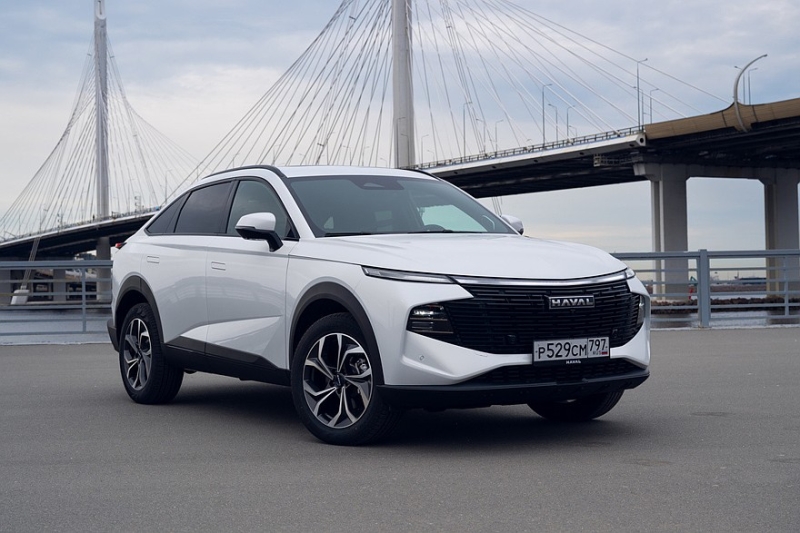 Купеобразный кроссовер Haval F7x обновили в России: комплектации и цены