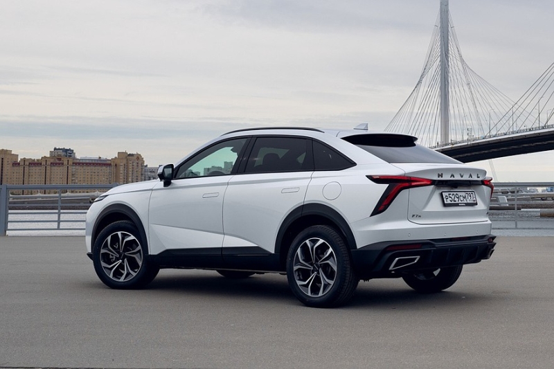 Купеобразный кроссовер Haval F7x обновили в России: комплектации и цены
