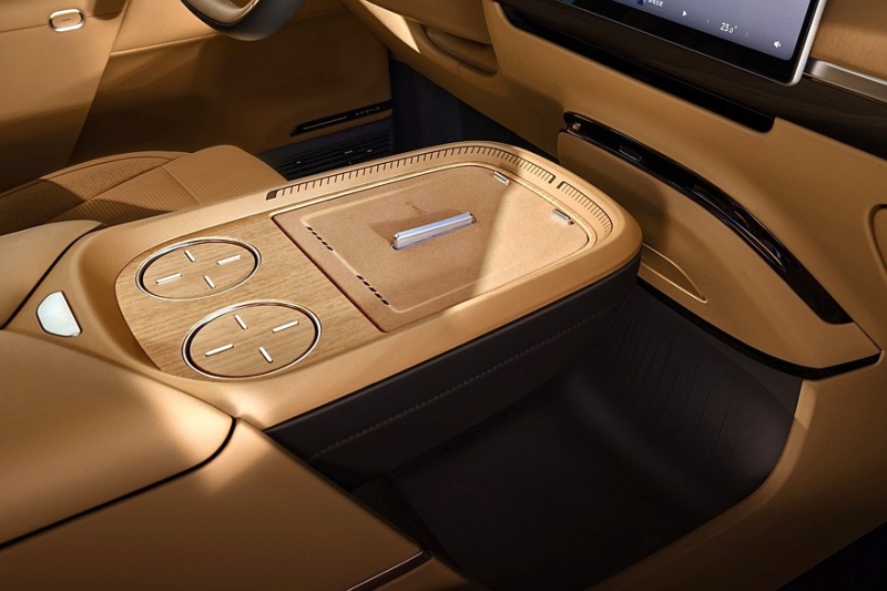 Рывок в премиум: флагманский кроссовер Xpeng GX выходит на рынок с &laquo;полным фаршем&raquo;