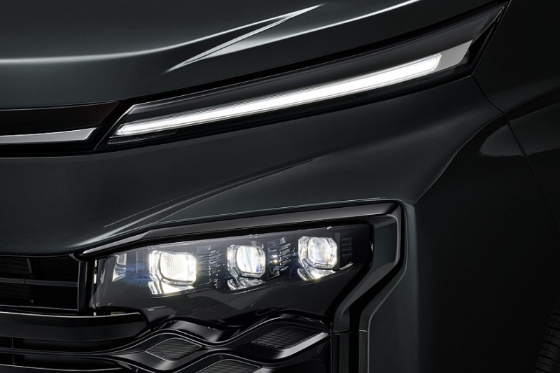 Toyota обновила минивэны Noah и Voxy: иная головная оптика и подросшая цифровая приборка