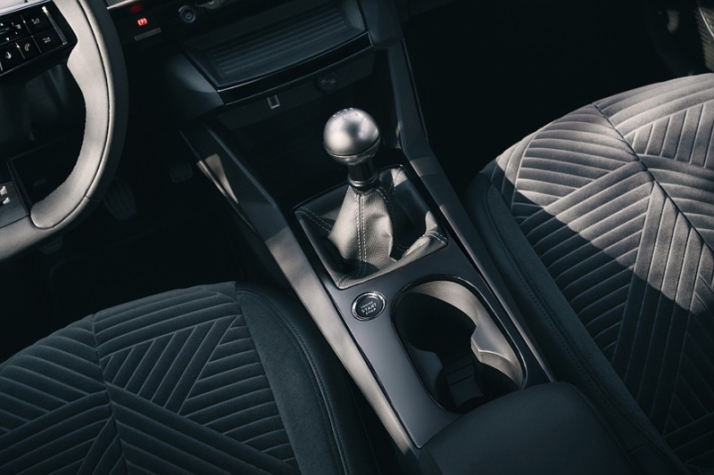 У хэтчбека Lancia Ypsilon появилась чисто бензиновая версия с механической коробкой