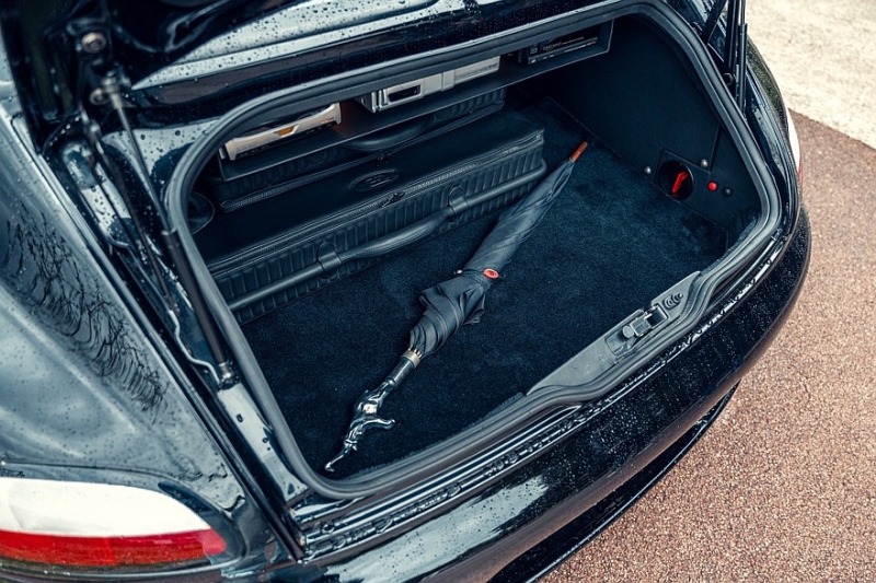 Автолегенда 1990-х: один из трёх выпущенных седанов Bugatti EB112 продадут на аукционе