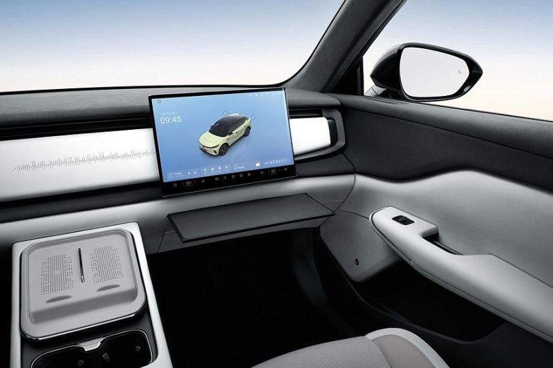 «Бюджетный» кроссовер Voyah Courage показал новый интерьер