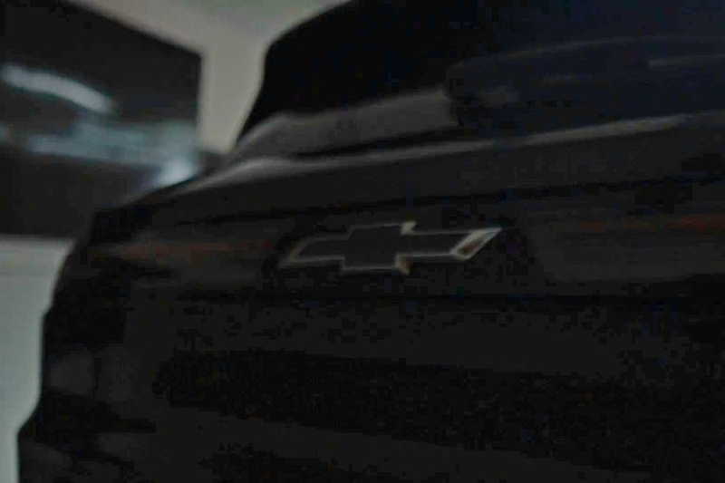 Chevrolet выпустит бюджетный кроссовер на базе Onix: первые официальные кадры