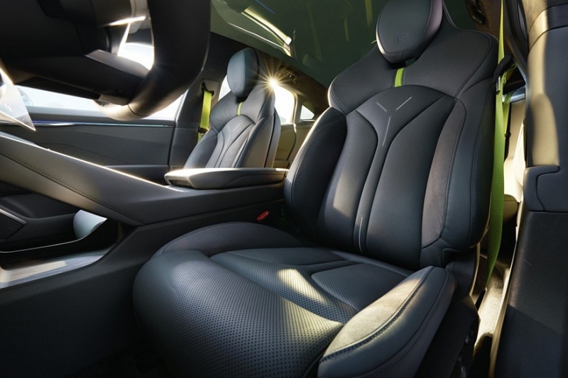 Эффектный лифтбек Xpeng P7 вызвал ажиотажный спрос после премьеры