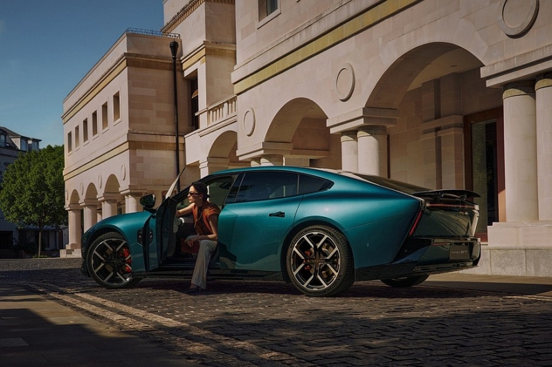 Эффектный Xpeng P7 нового поколения готов к премьере: лифтбек вместо седана