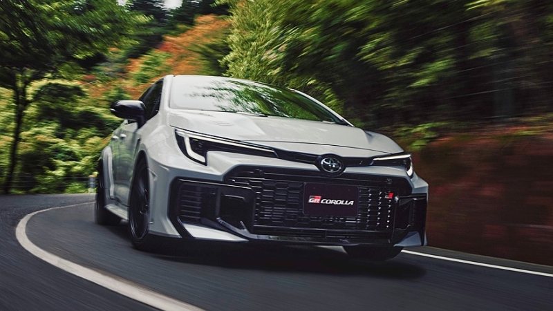 Хот-хэтч Toyota GR Corolla опять доработан: больше клея, воздуха и басов