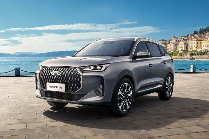 Кроссовер Omoda C7, который недавно стартовал в РФ, превратился в новый Chery Tiggo 7 Plus