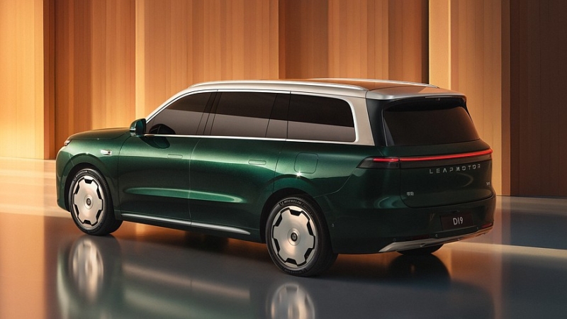 Leapmotor D19 выходит на рынок: 1000 вольт, богатое оснащение и очень агрессивные цены