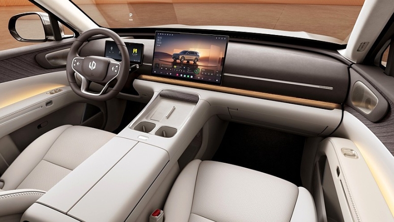 Leapmotor D19 выходит на рынок: 1000 вольт, богатое оснащение и очень агрессивные цены