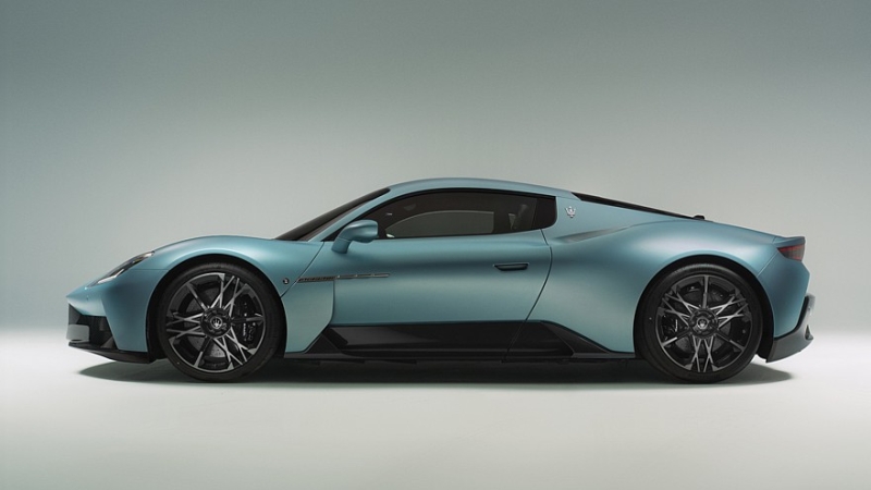 Maserati MCPura: роль нового суперкара исполнил MC20 с поправками во внешности и салоне