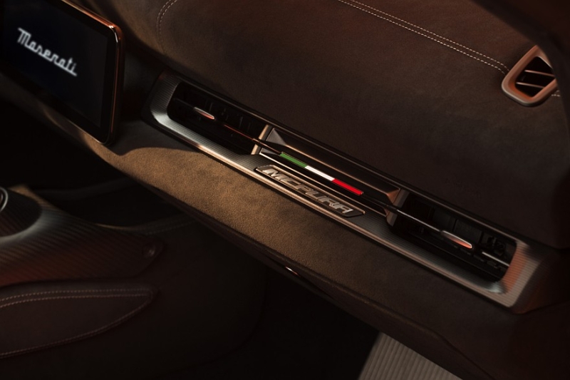 Maserati MCPura: роль нового суперкара исполнил MC20 с поправками во внешности и салоне