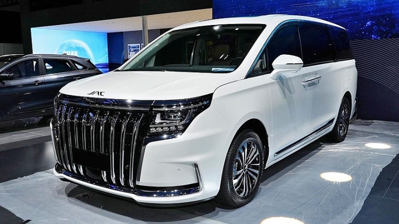 На заводе в Татарстане стартовало серийное производство минивэна Sollers SP7