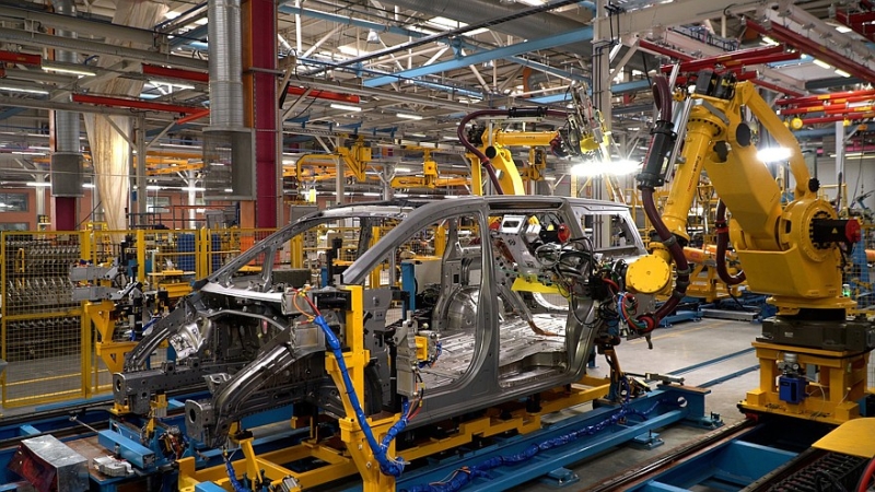 На заводе в Татарстане стартовало серийное производство минивэна Sollers SP7