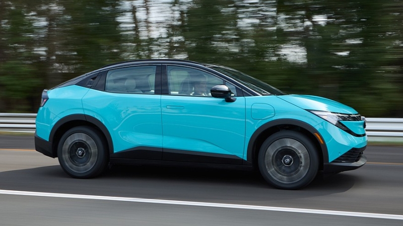 Nissan временно сокращает производство нового кроссовера Leaf