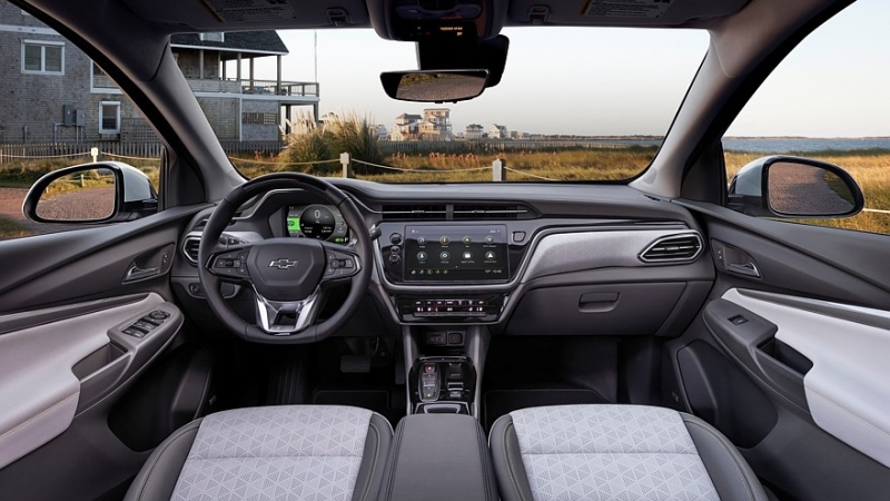 Новый бюджетный кроссовер Chevrolet Bolt будет не таким уж и новым: первые тизеры