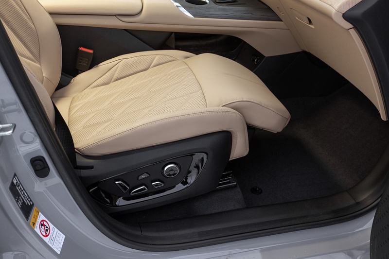 Новый Changan CS75 Plus стартует в России с топовым мотором и полным приводом: объявлены цены