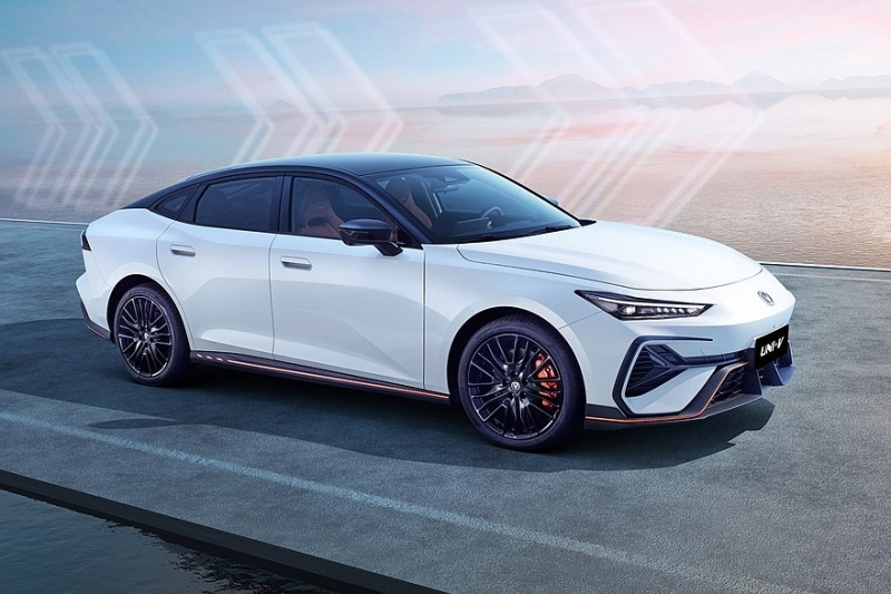 Новый Changan Uni-V выходит на рынок: перекроенный салон и более мощные моторы