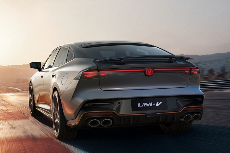 Новый Changan Uni-V выходит на рынок: перекроенный салон и более мощные моторы