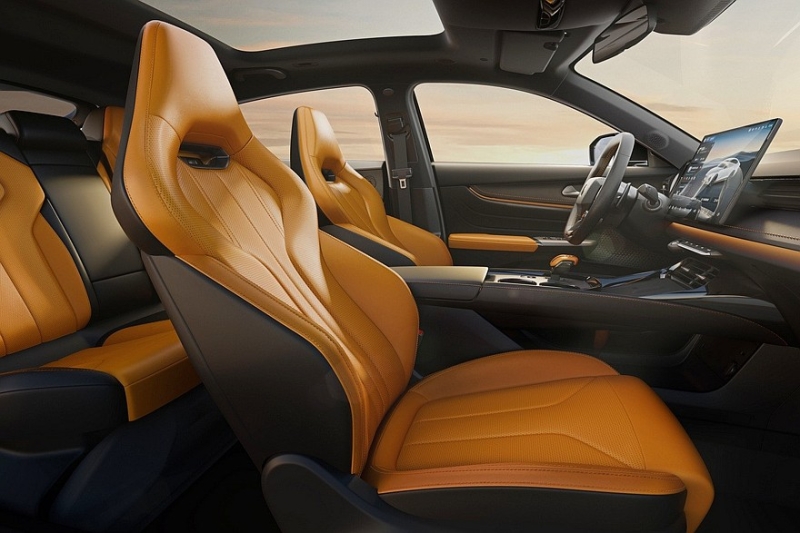 Новый Changan Uni-V выходит на рынок: перекроенный салон и более мощные моторы