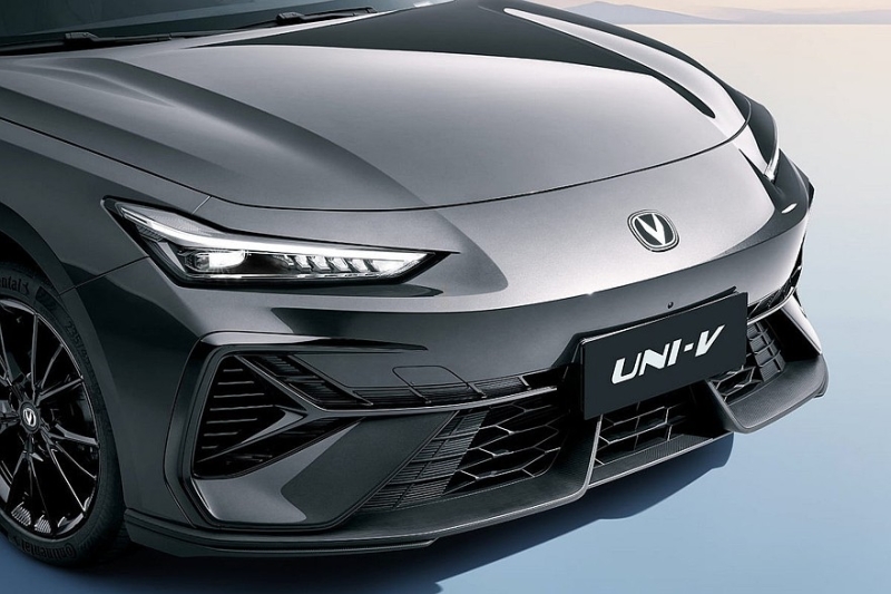 Новый Changan Uni-V выходит на рынок: перекроенный салон и более мощные моторы