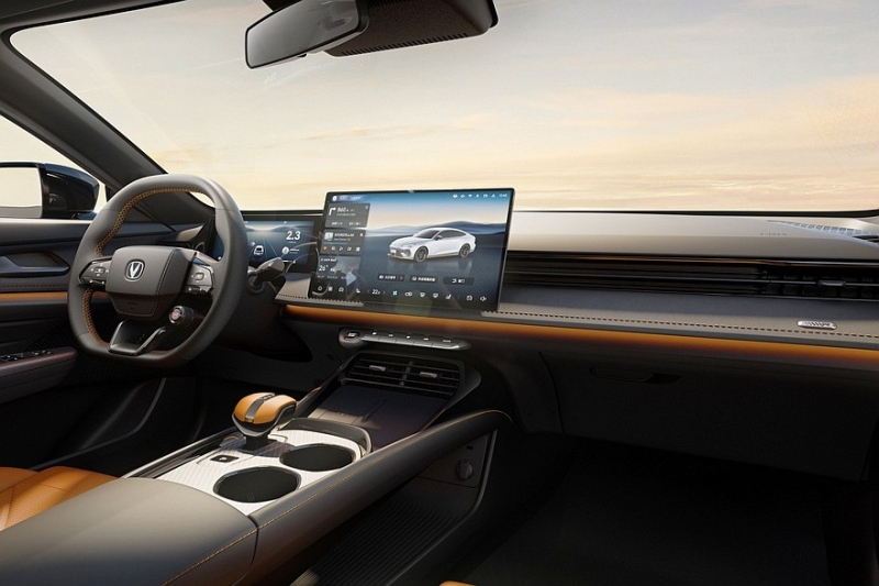 Новый Changan Uni-V выходит на рынок: перекроенный салон и более мощные моторы