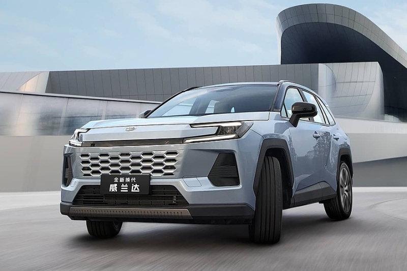 Новый кроссовер Toyota Wildlander, он же Toyota RAV4 с другой начинкой: подробности