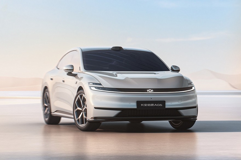 Новый лифтбек Changan Qiyuan A06 с несколькими вариантами начинки: показан интерьер