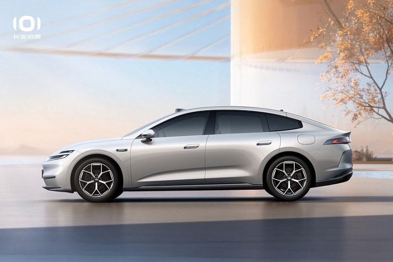 Новый лифтбек Changan Qiyuan A06 с несколькими вариантами начинки: показан интерьер