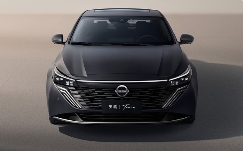 Новый седан Nissan Teana показался на официальных снимках