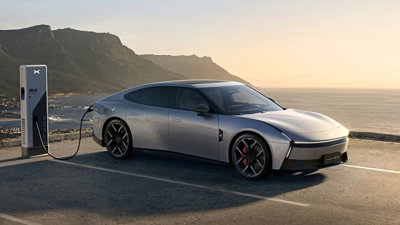 Новый Xpeng P7 выходит на рынок: крутой дизайн и очень богатое оснащение за свои деньги