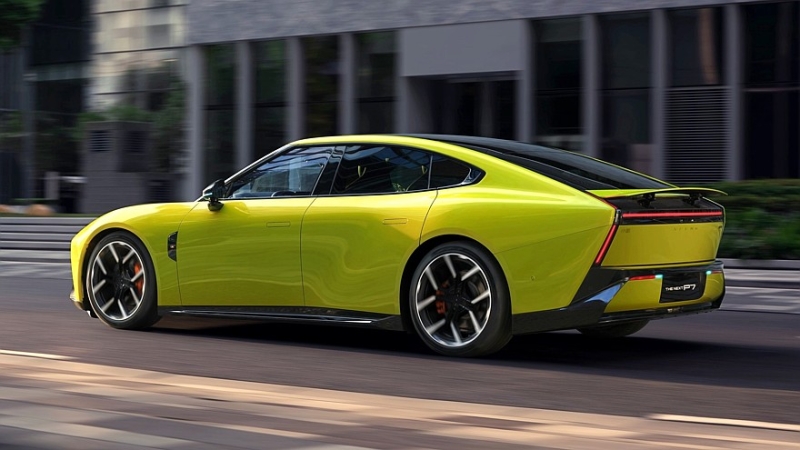 Новый Xpeng P7 выходит на рынок: крутой дизайн и очень богатое оснащение за свои деньги