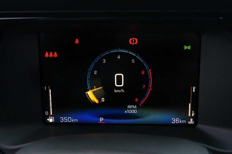 Обновлённый Chevrolet Onix: «живые» фото, подешевевшая база и другие уточнения