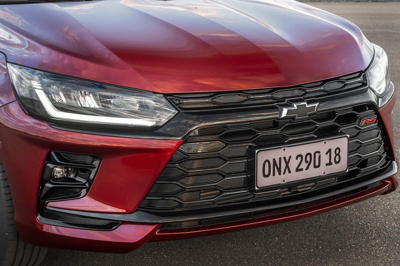 Обновлённый Chevrolet Onix: «живые» фото, подешевевшая база и другие уточнения