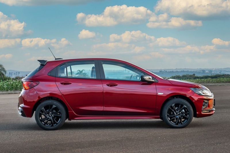 Обновлённый Chevrolet Onix: «живые» фото, подешевевшая база и другие уточнения