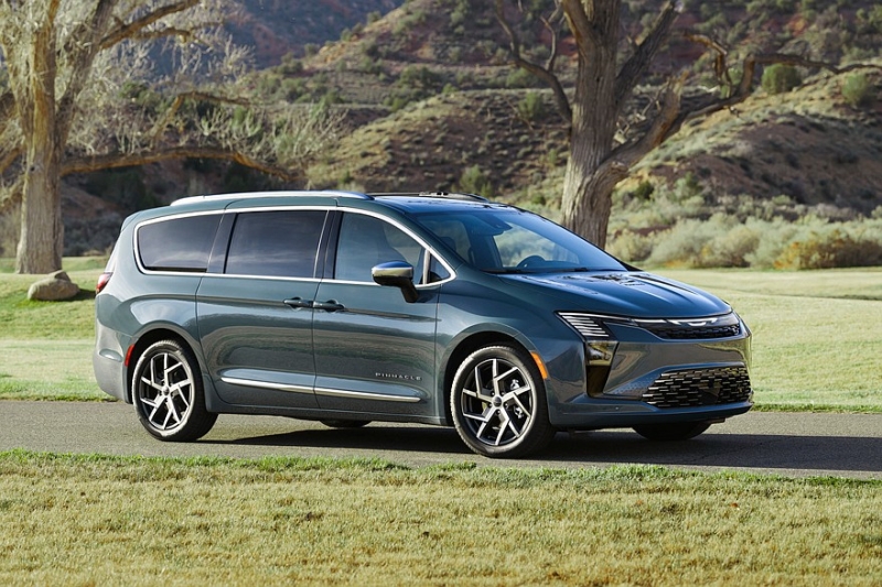 Обновлённый минивэн Chrysler Pacifica предложен с прежним мотором V6