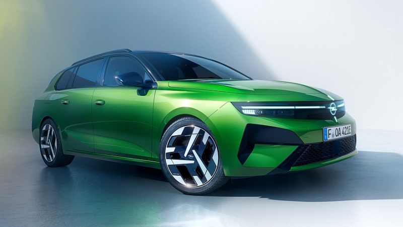 Обновлённый Opel Astra: премиальные фары, салон из вторсырья и батарейка побольше