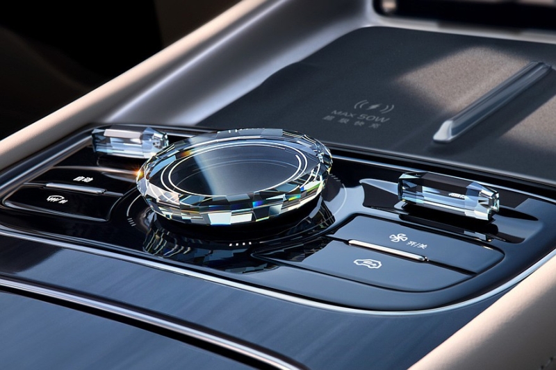 Полноприводный седан Geely Galaxy Starshine 7: новые фото и подробности