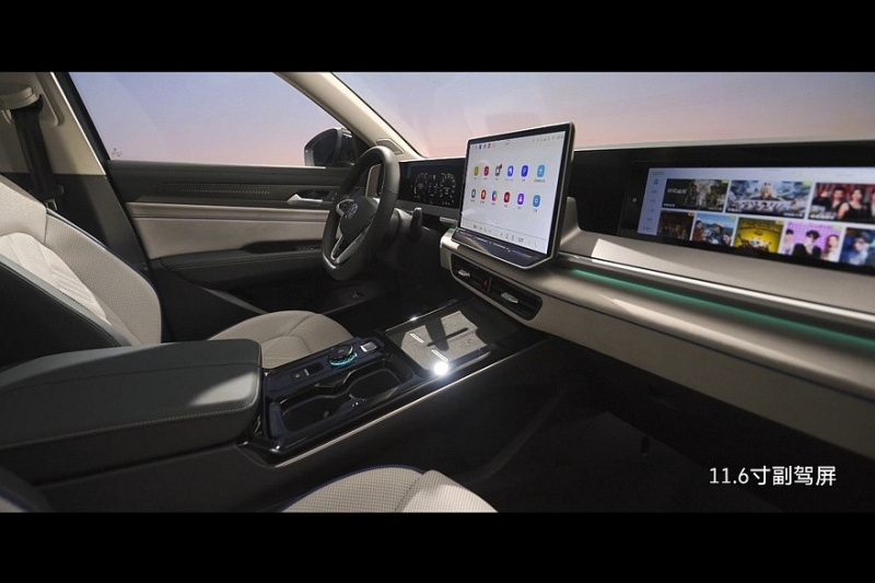 Рестайлинг принёс большому кроссоверу Volkswagen Tavendor новый салон