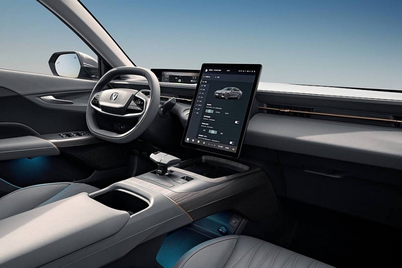 Седан Changan Lamore, который доступен и в России, получил новый салон после рестайлинга