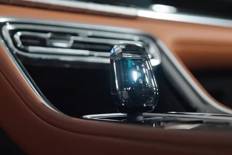 Седан Geely Emgrand нового поколения: показан интерьер