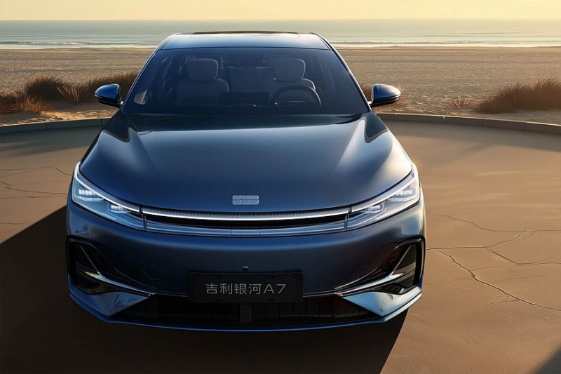 Седан Geely Galaxy A7 выходит на рынок: размером с Toyota Camry, но гораздо дешевле