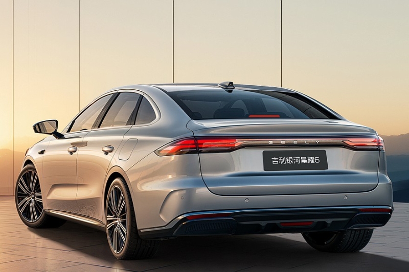 Седан Geely Galaxy Starshine 6 доступен к заказу, на очереди – родственный новый Emgrand